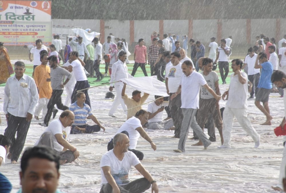 Pics of International Yoga Day Uttar Pradesh.