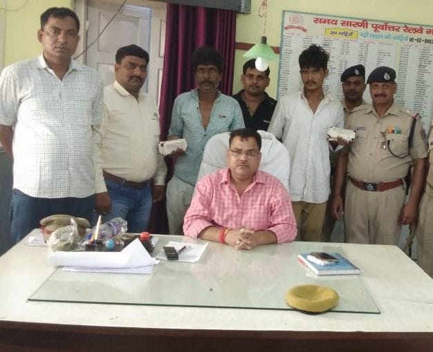 Two theafes arrested by GRP
