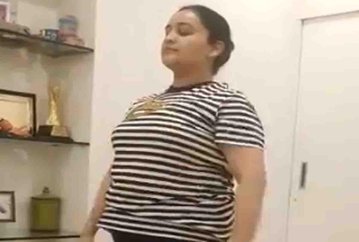 mulayam singh yadav daughter in law aparna yadav yoga
