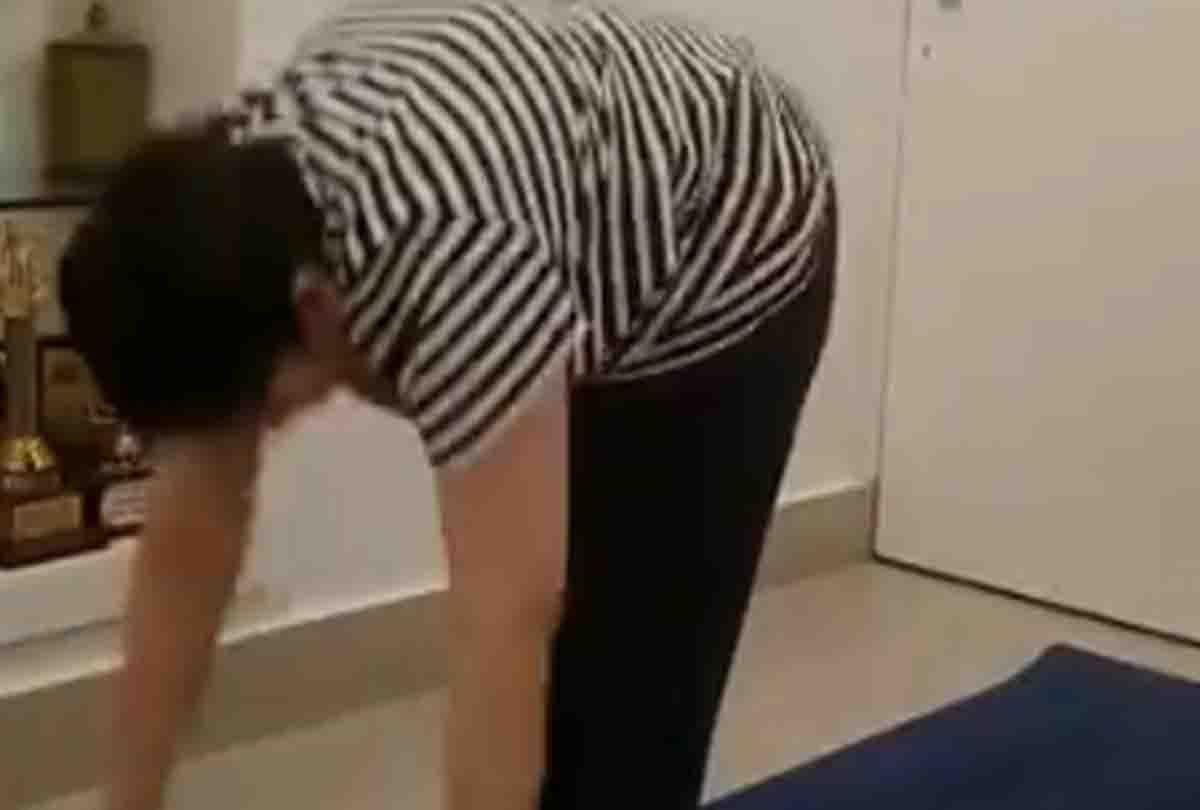 mulayam singh yadav daughter in law aparna yadav yoga