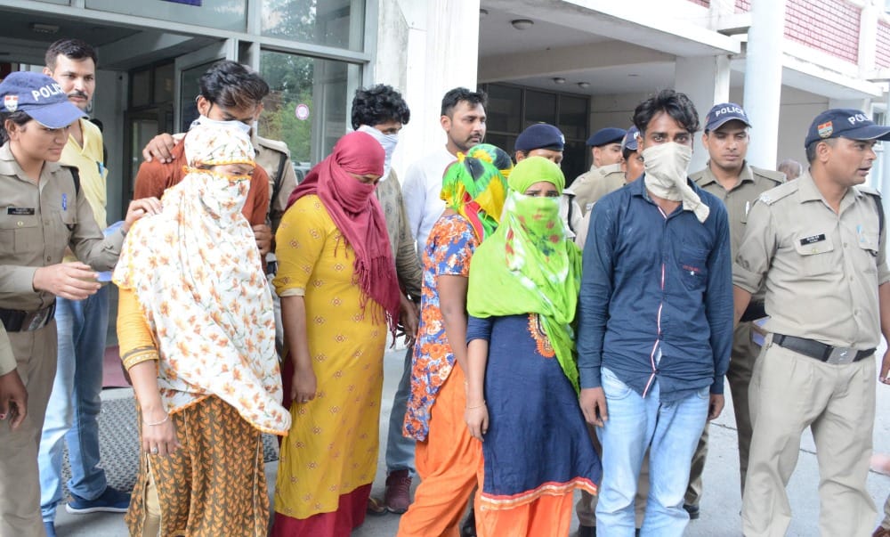 loot in the name of cheap dollar seven arrested