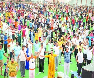 One lakh people did yoga with Surya Namaskar