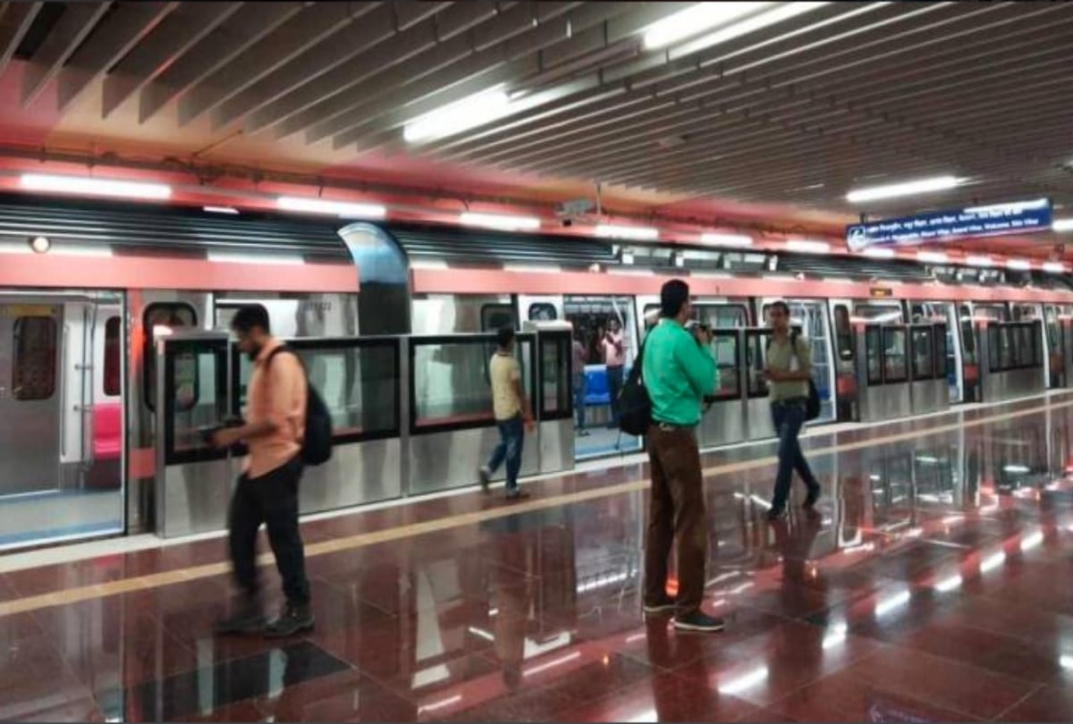 noida sector 62 metro station pistol found in woman bag during security check