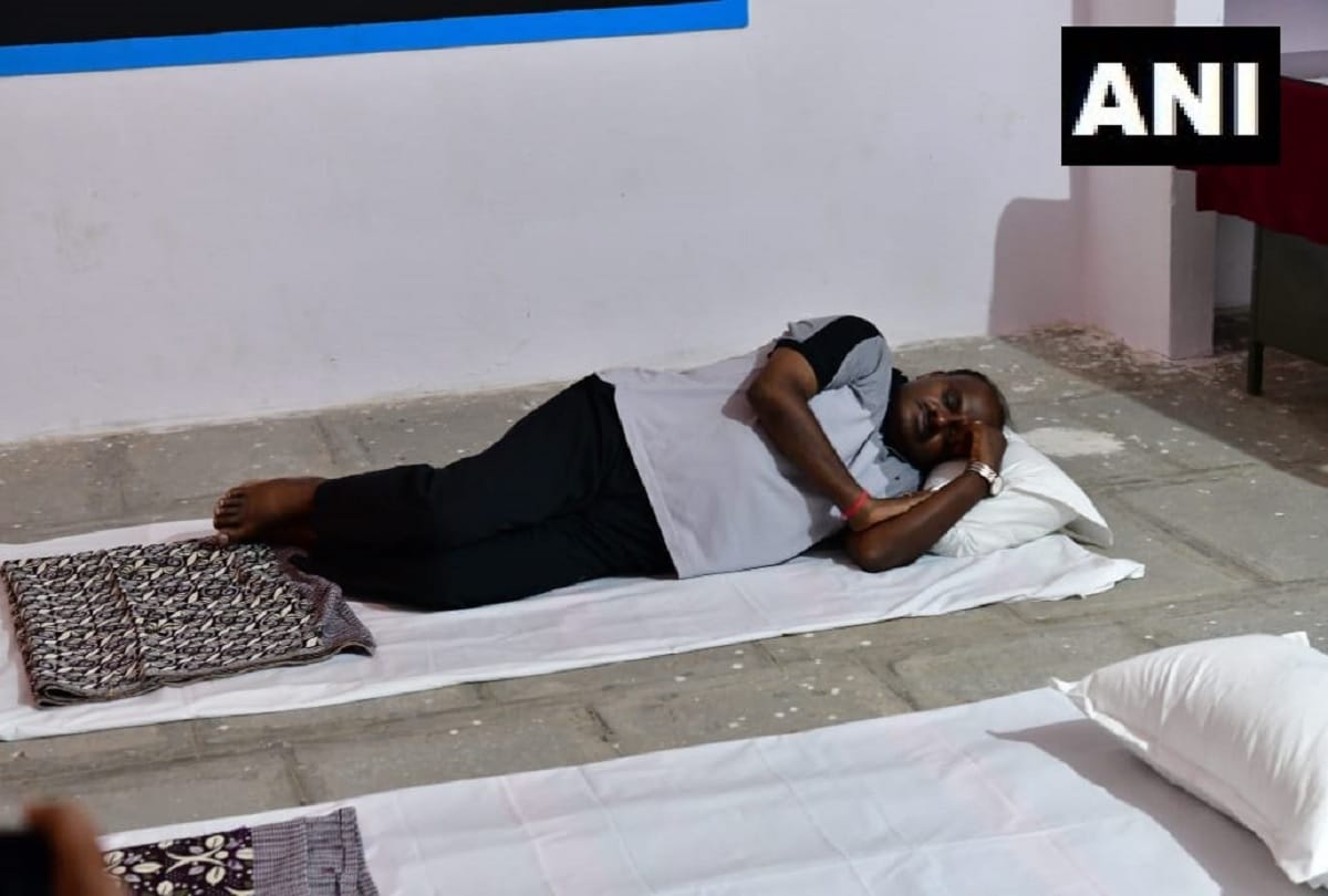 Karnataka CM HD Kumaraswamy is staying in the village as a part of his 'Village stay programme