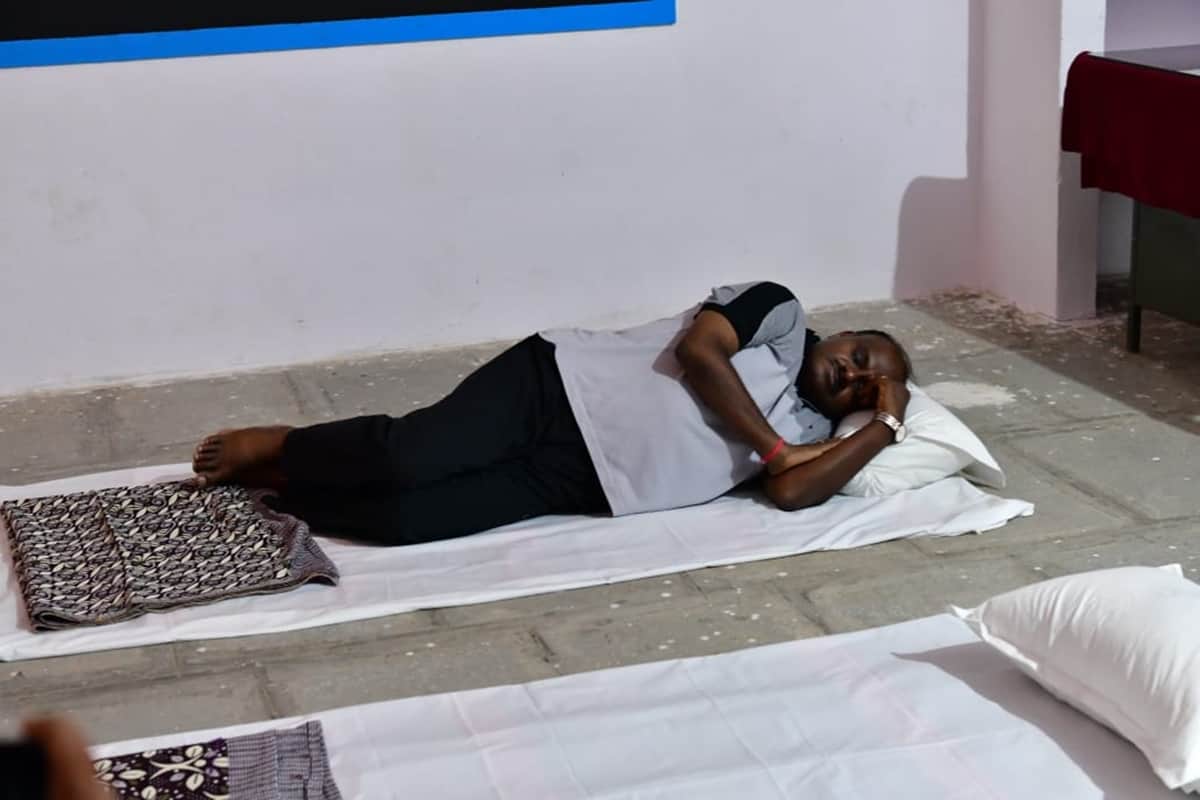 HD Kumaraswamy on being receiving five star hotel facilities said ready to Sleep on road