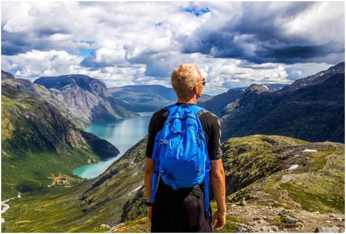 British company offer a loyal employees with free luxury vacation trip as a rewarded for excellent performance