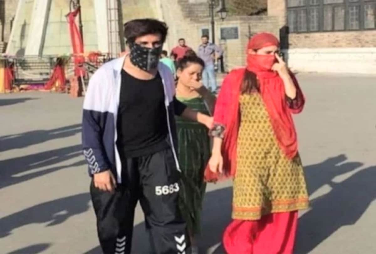 sara ali khan and kartik aaryan enjoy in himachal pradesh photos viral