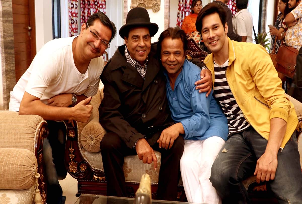 Dharmendra Signed Horror Comedy Film ‘Khalli Balli’