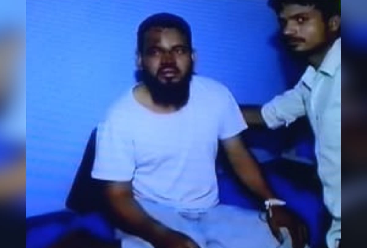maulvi complaints hit by car on not sayig jai shree ram