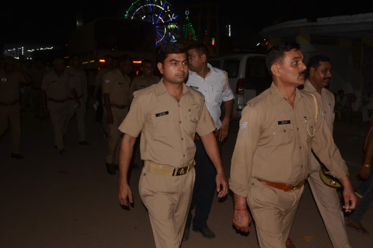 Love affair with the soldier, sticks and sticks in women sepoys