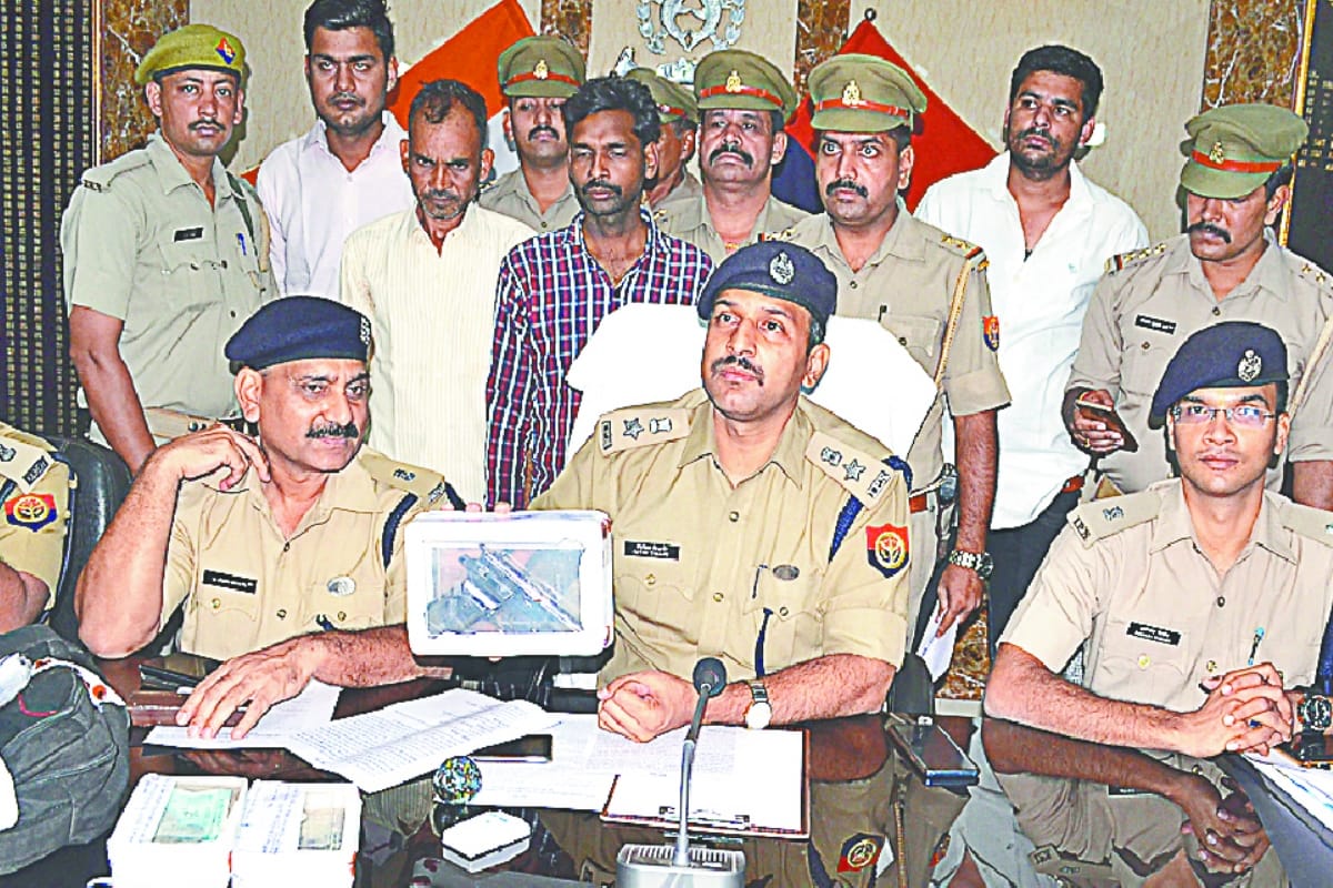 three badmash arrested of Thak Thak gang in Meerut