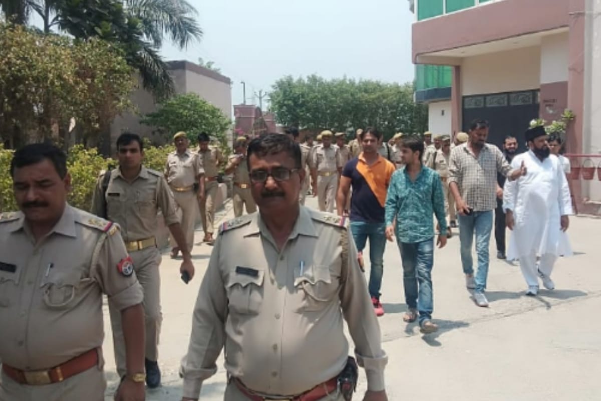 MDA officials sealed two illegal meat plants with heavy police force