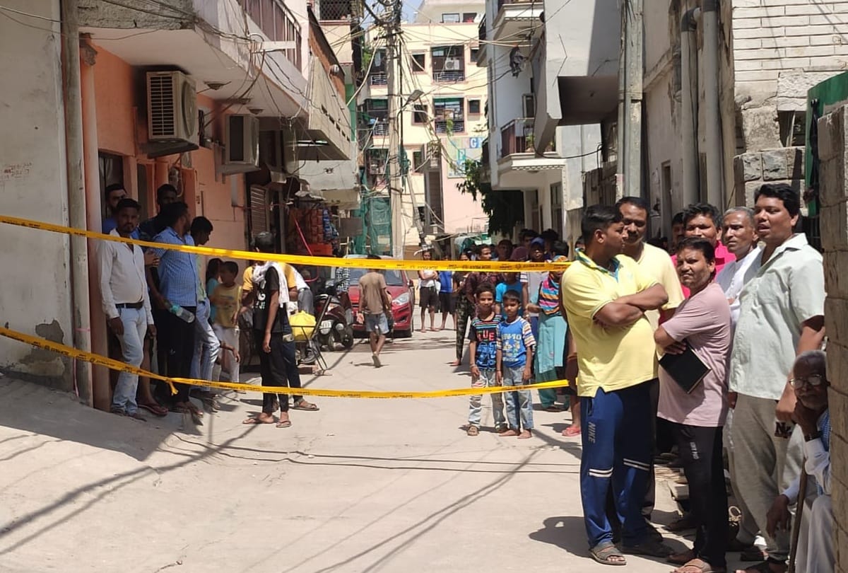 mehrauli  murder case man sat all night with dead body after killed wife and children