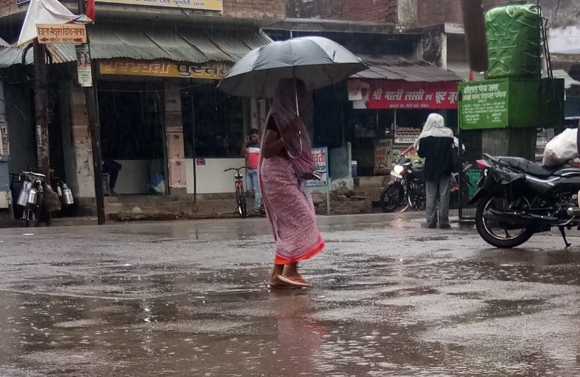 फुहार के बीच मानसून ने दी दस्तक