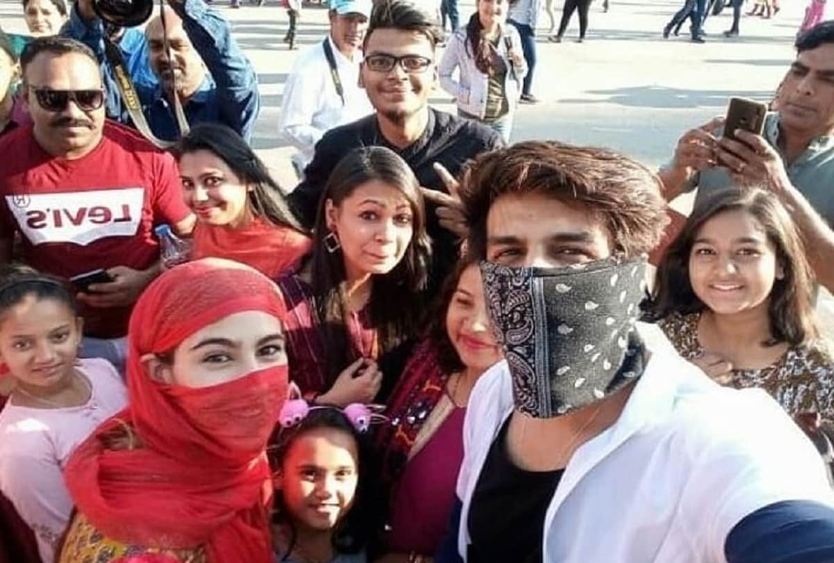 Sara Ali Khan Kartik Aaryan spotted in Shimla with covered face fans clicked selfie