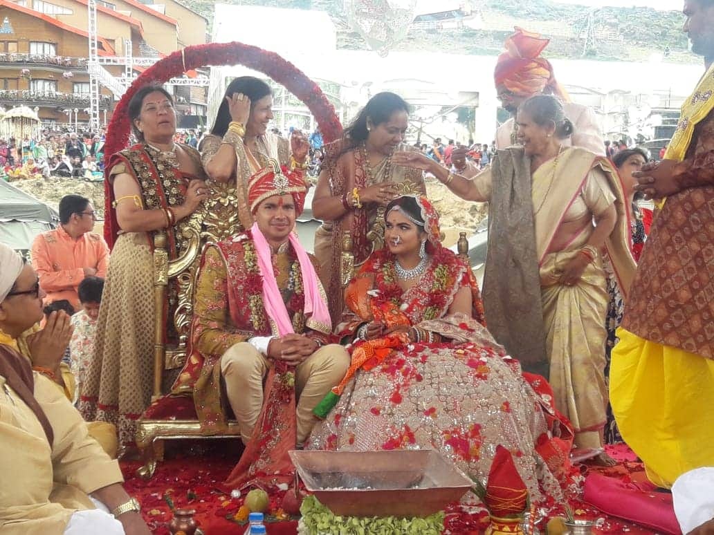 Auli shahi shadi: 200 crore marriage new bride looking so beautiful