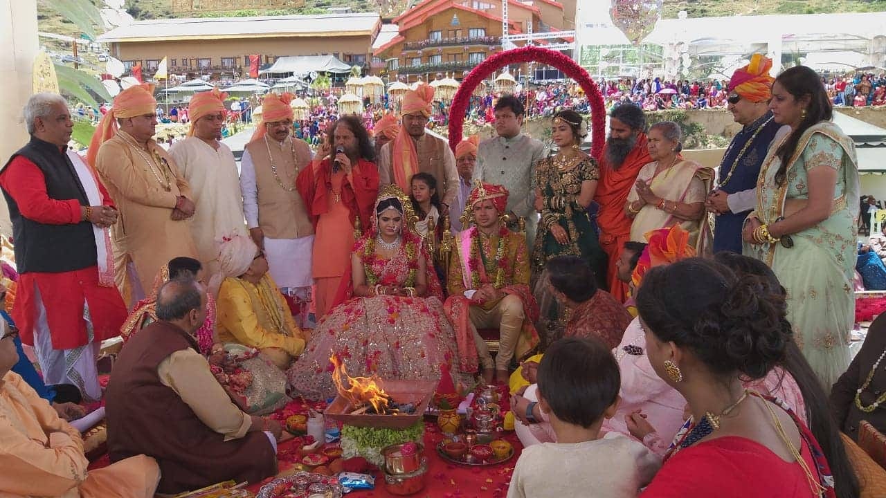 Auli shahi shadi: 200 crore marriage new bride looking so beautiful