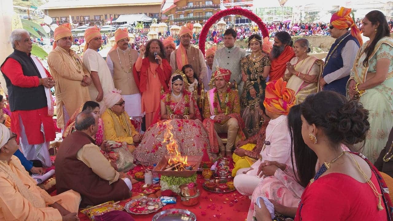 Auli shahi shadi: 200 crore marriage new bride looking so beautiful