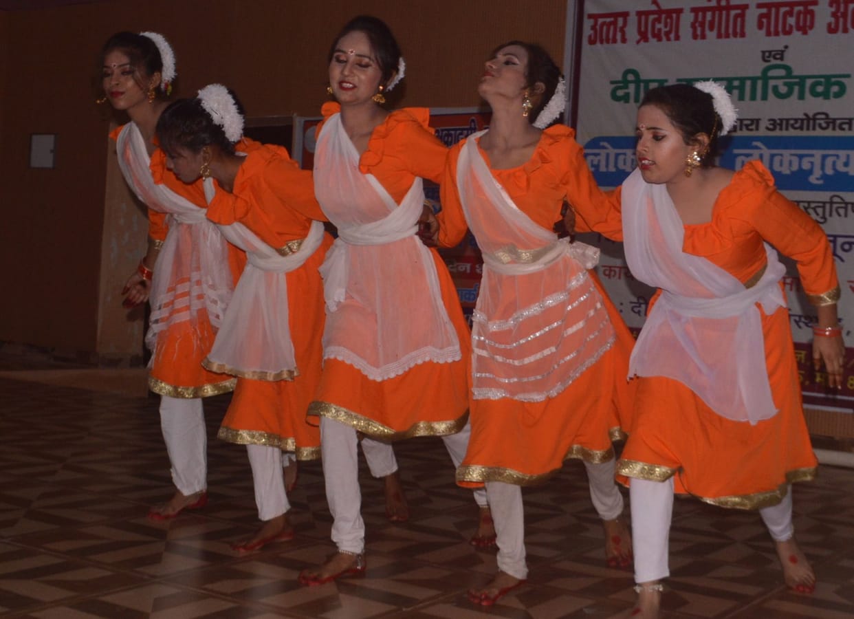 Folk dance performances by the artists
