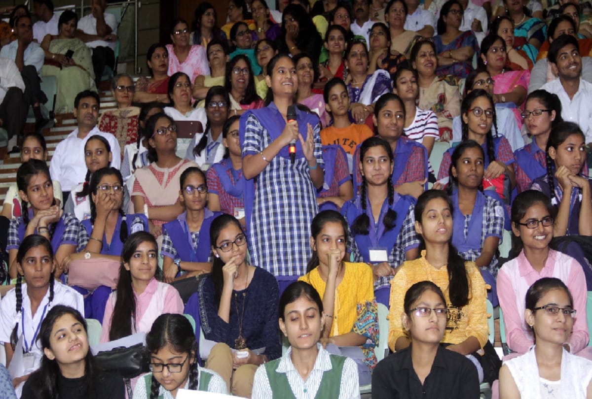 last date for filling Application form for Dorilal Agarwal Divyang Scholarship is 30 september