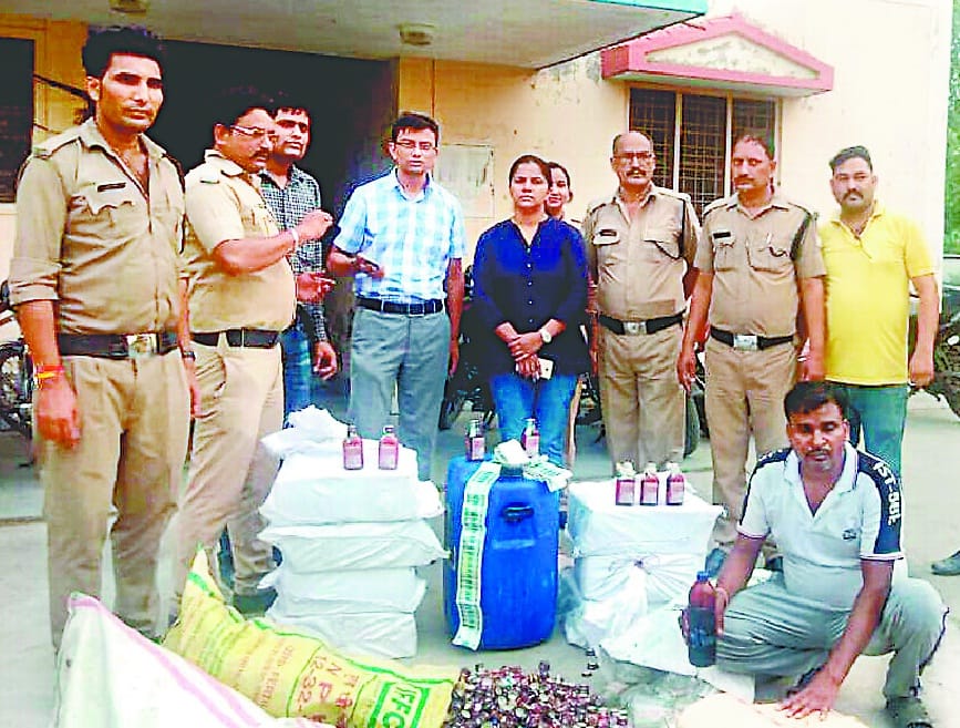 Fake indigenous liquor factory, caught in Anandpur, arrested