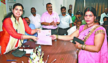 आवास मिले तो चमक उठे गरीबों के चेहरे