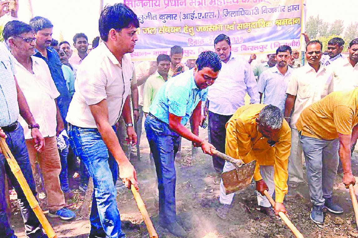 Officers and villagers gathered for the restoration of Ban river