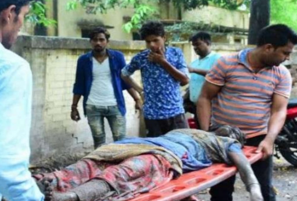 Woman found injured on the road in Barabanki.