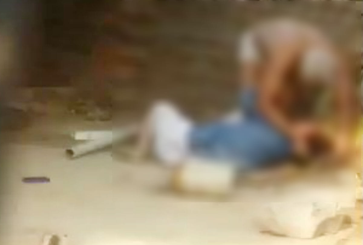 father in law brutally beat the daughter in law video goes viral in agra