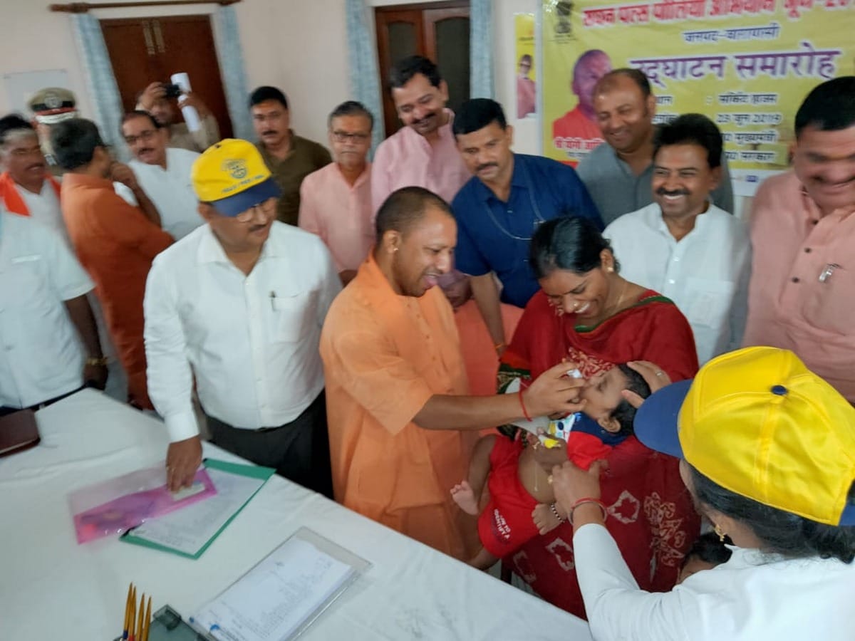 CM Yogi Adityanath pulse polio medicines to children  in Circuit House varanasi