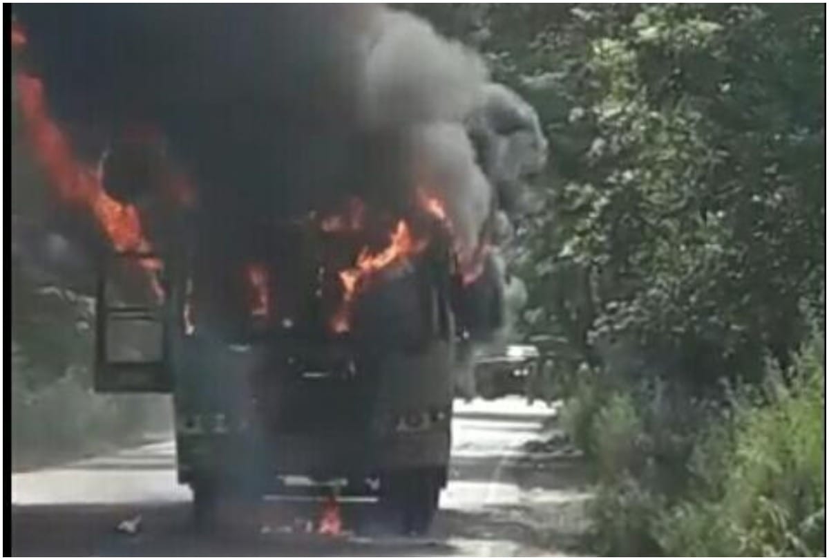 Fire broke out in CNG bus, all passengers are safe