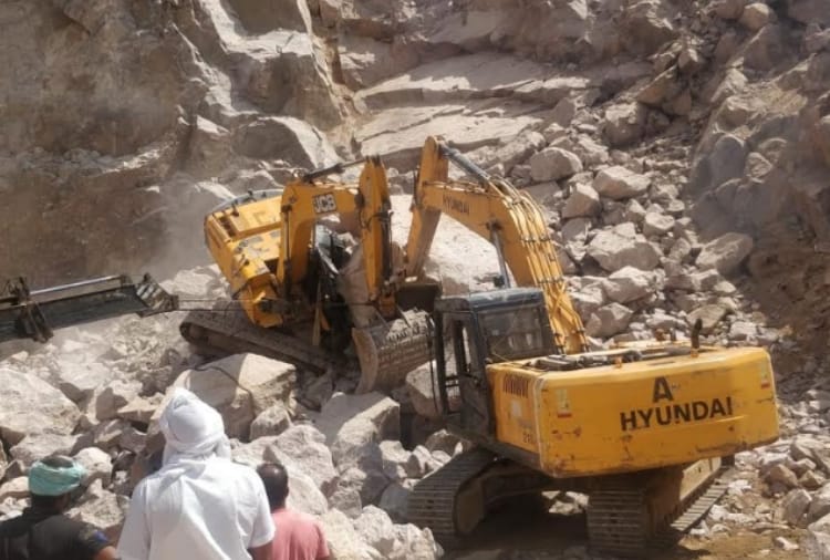 Operator died due to pope land machine falls from the Mountain
