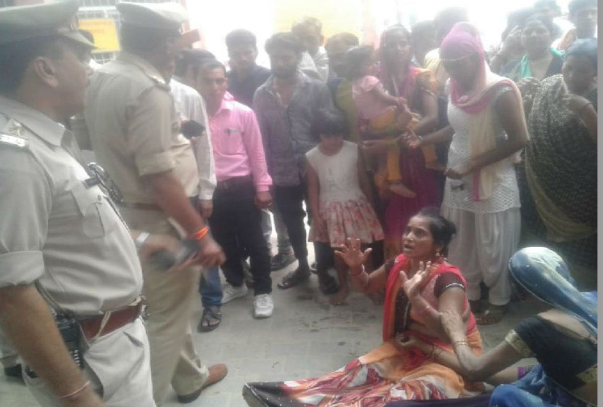 up women police constable save 20 year old girl people salute on social media