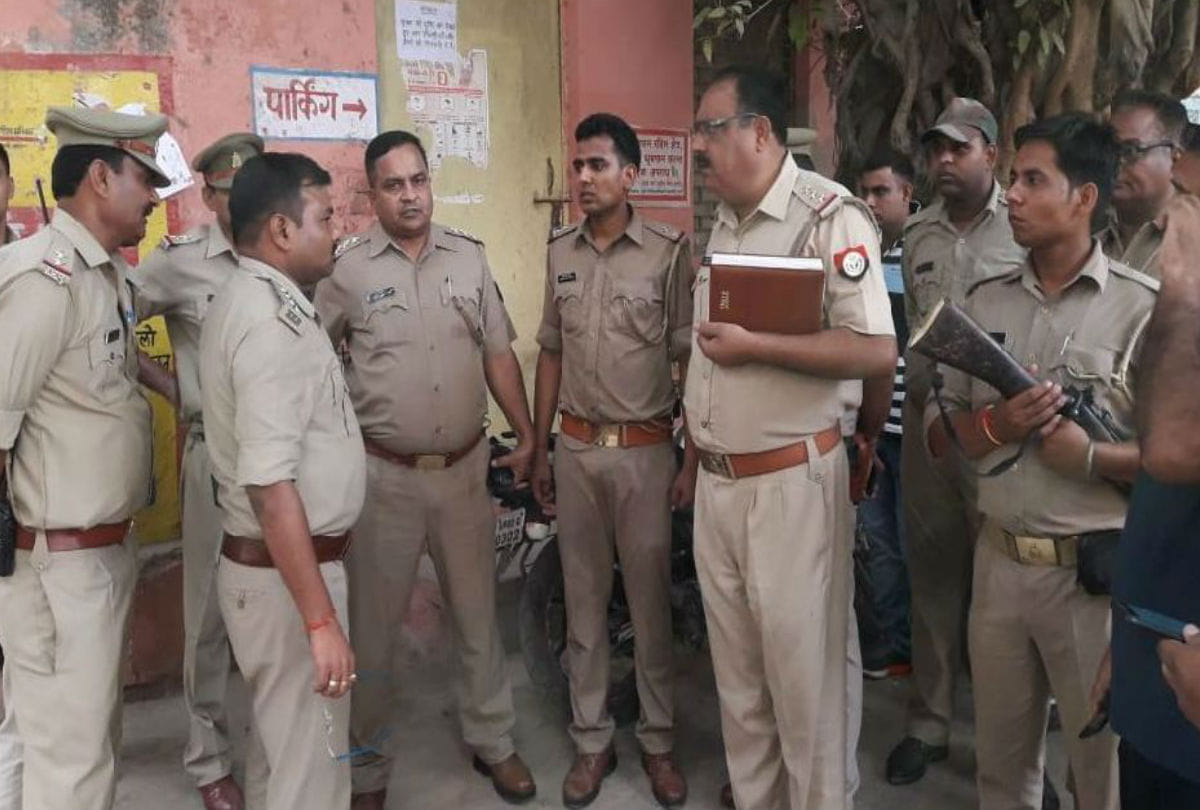up women police constable save 20 year old girl people salute on social media