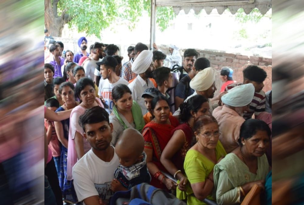 Tourist Crowd for going Mussoorie on bus stand but not get Ticket photos 