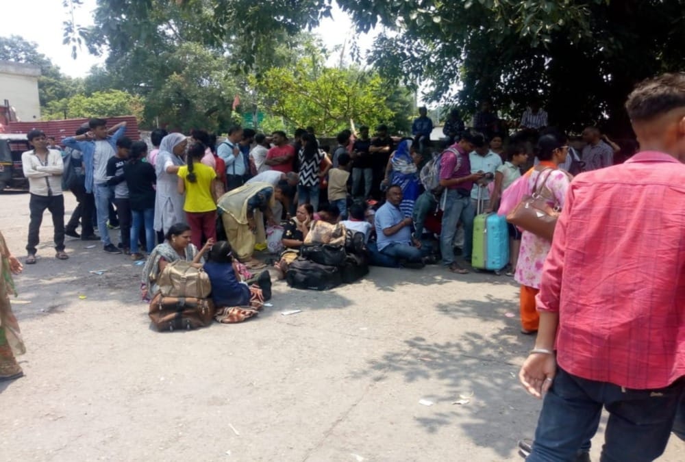 Tourist Crowd for going Mussoorie on bus stand but not get Ticket photos 