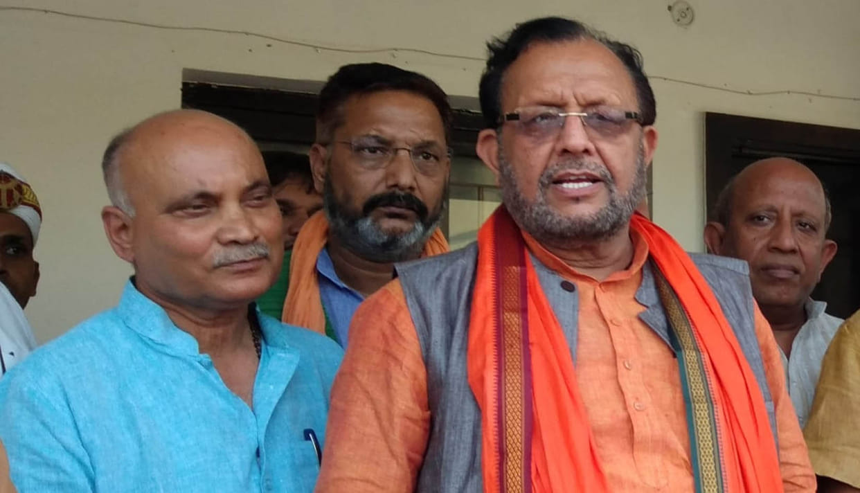 नगर विकास मंत्री ने सुरक्षित पौधरोपण पर भी जोर दिया