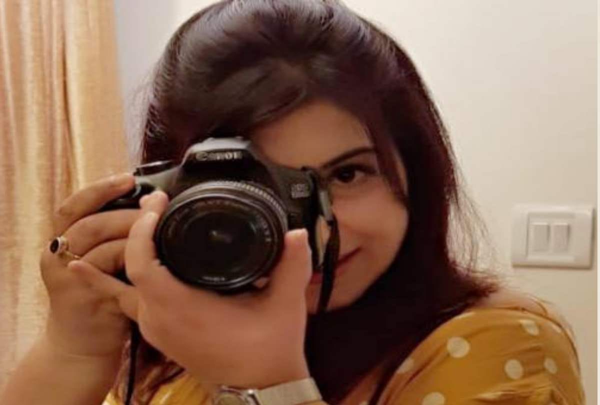Attacked on journalist in delhi, Attackers throw eggs on her car in Ashok Nagar