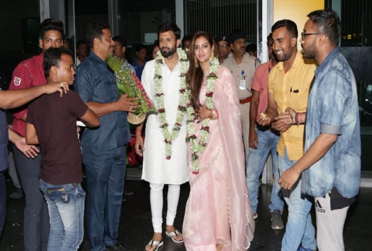 After wedding actress and TMC MP Nusrat Jahan back to Indian spotted with Husband at Kolkata Airport