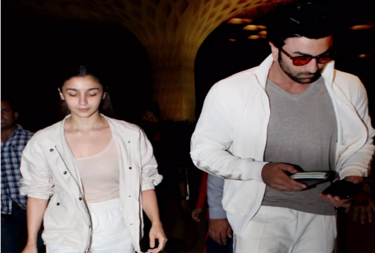 Ranbir Kapoor Alia Bhatt twinning in white flaunts a Gucci bag