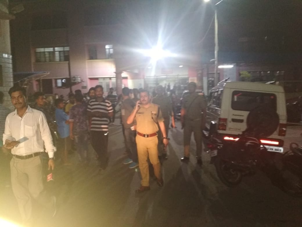 faridabad miscreants ask dairy address and shoot man injured in hospital