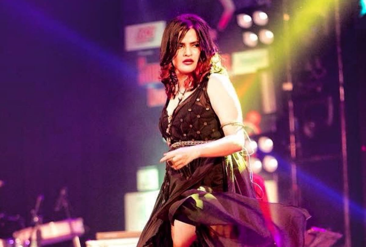 Sona Mohapatra clarifies On tweets for Sachin Tendulkar When He Praise Indian Idol Singers
