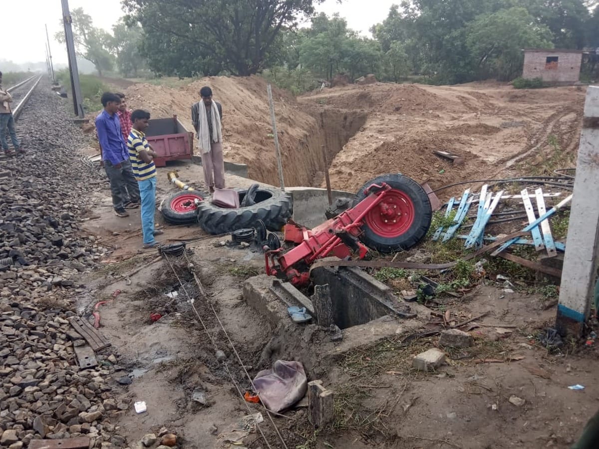 Malgadi train collided accident with tractor railway track in sonbhadra