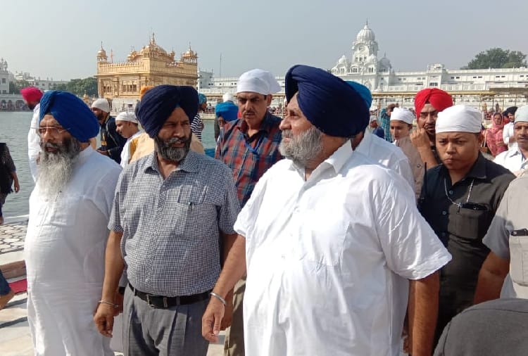 Sukhbir Singh Badal and Harsimrat Kaur Badal reached in Amritsar