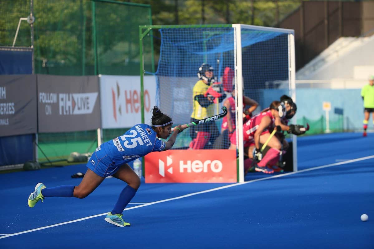 Amitabh bachchan to anupam kher lauds Indian women's hockey team for winning