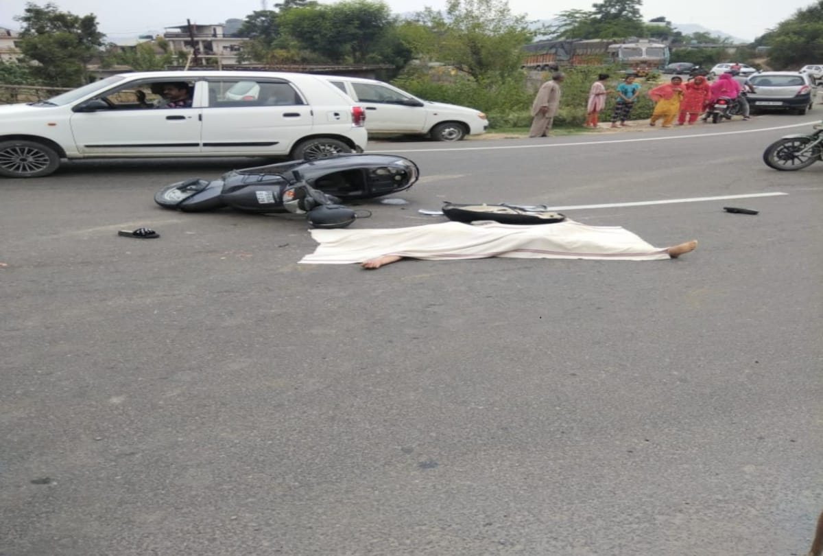 scooty rider woman died in a truck accident at bilaspur