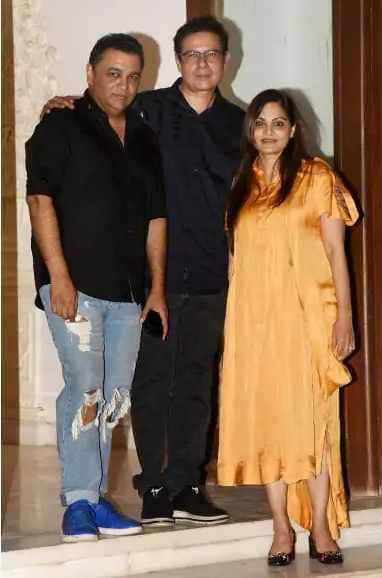 sohail khan bought new house he throw party and salman khan iulia vantur helen reached