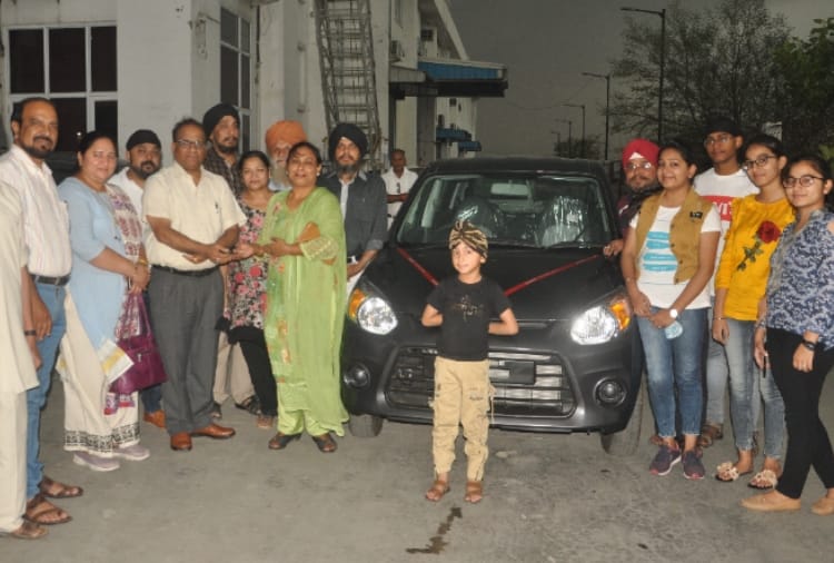 Harminder Kaur and Rajendra Singh wins car under Amar ujala monsoon dhamaka in Rohtak