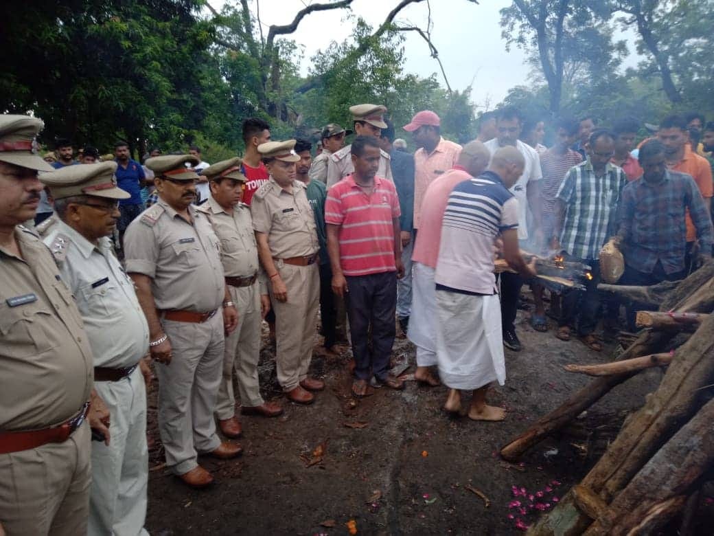 wood smugglers kill forest beat watcher cremation