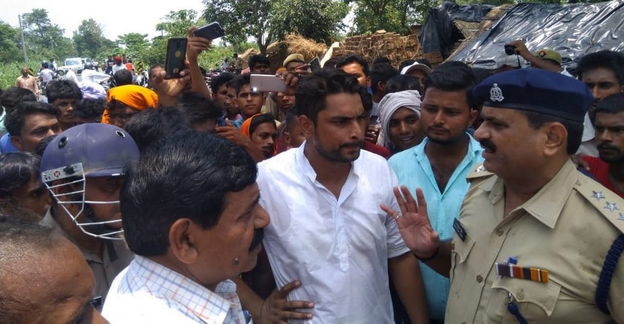 Death of uncle-nephew in an accident